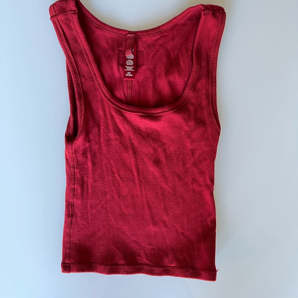 Skims cotton rib tank in color Brick